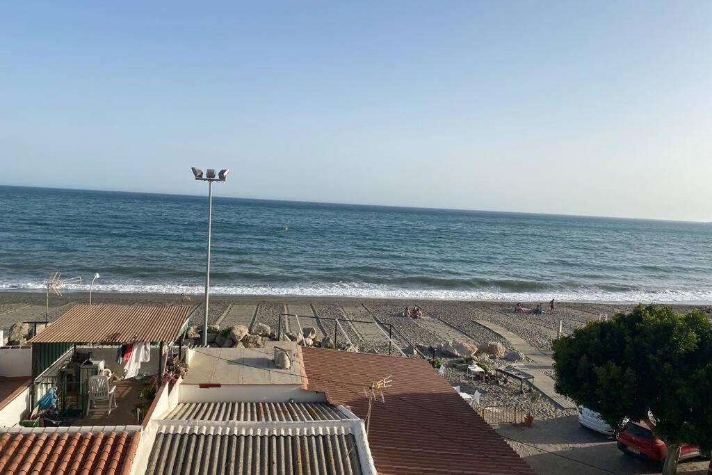 Maravilloso Apartamento En Primera Linea De Playa Con Vistas Al Mar En Caleta De Velez 2 D Εξωτερικό φωτογραφία