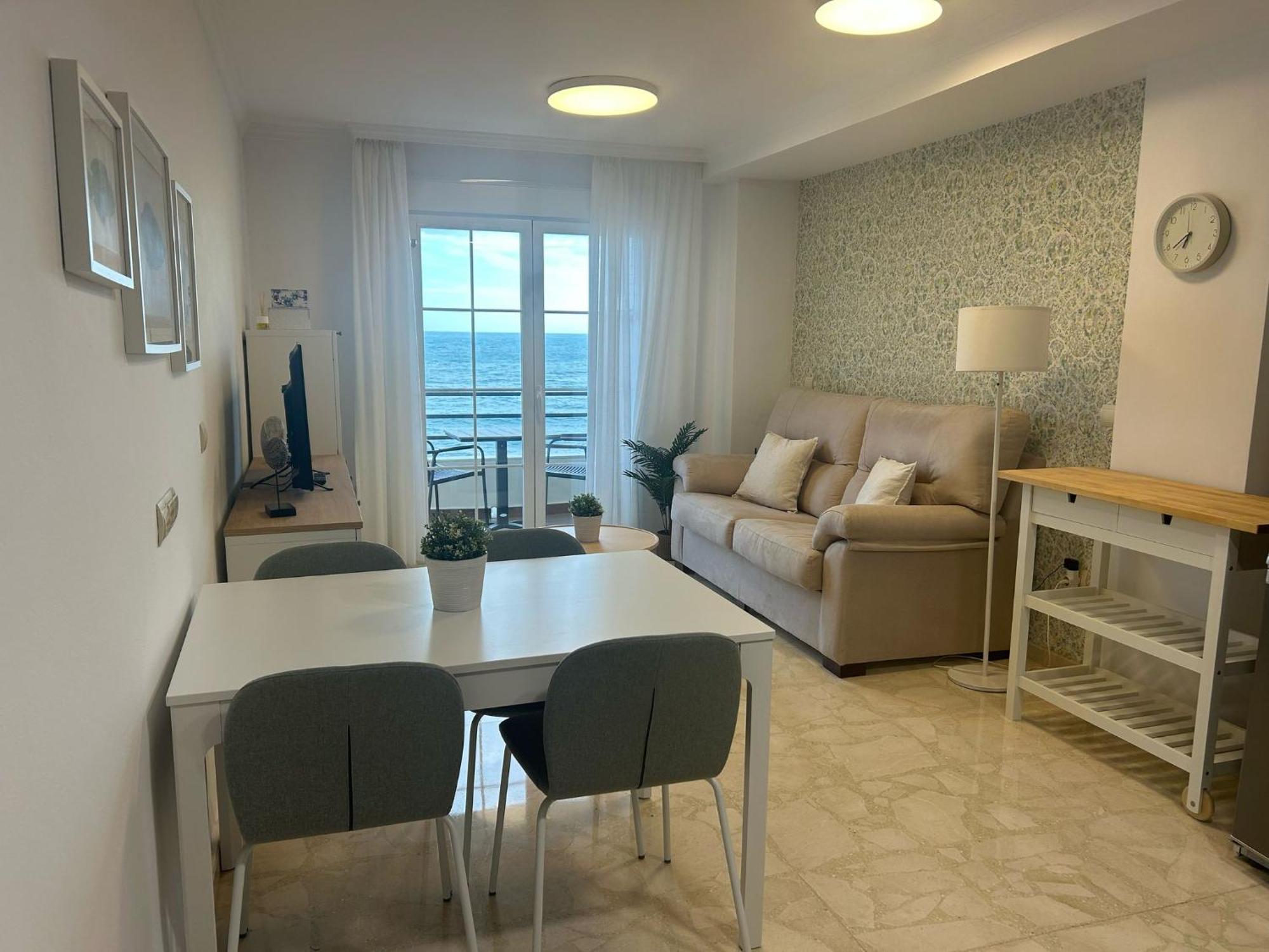 Maravilloso Apartamento En Primera Linea De Playa Con Vistas Al Mar En Caleta De Velez 2 D Εξωτερικό φωτογραφία